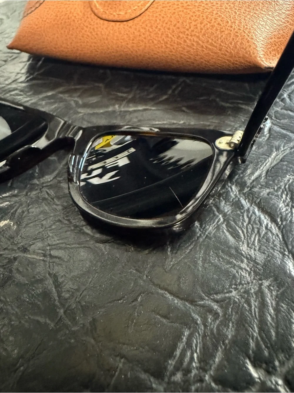 Ray-ban WAYFARER Black made in Italy with Case no scratches